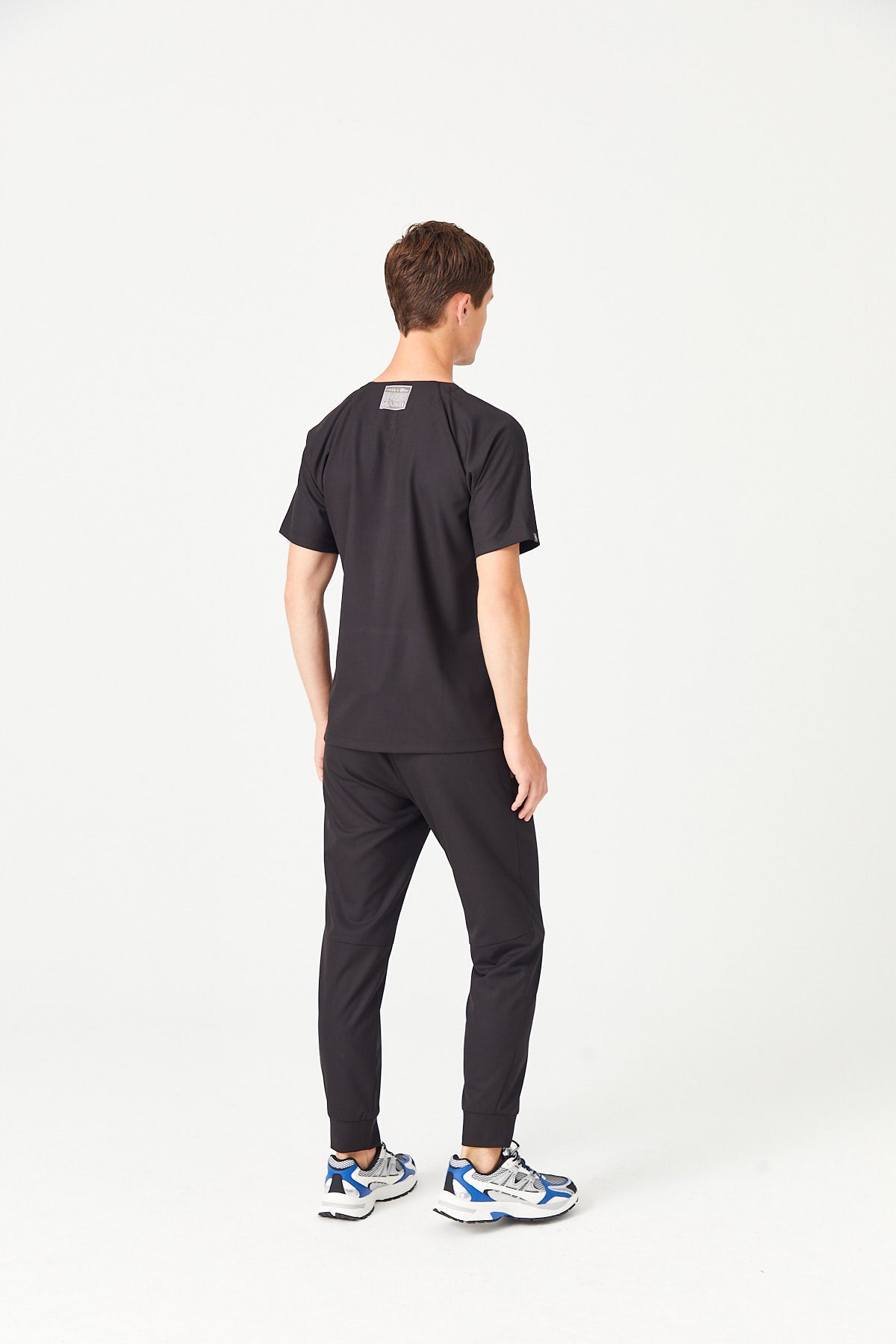 Cosa x Studio Brandia® 01 Men’s Crew Neck Buttoned Scrub Top – Black