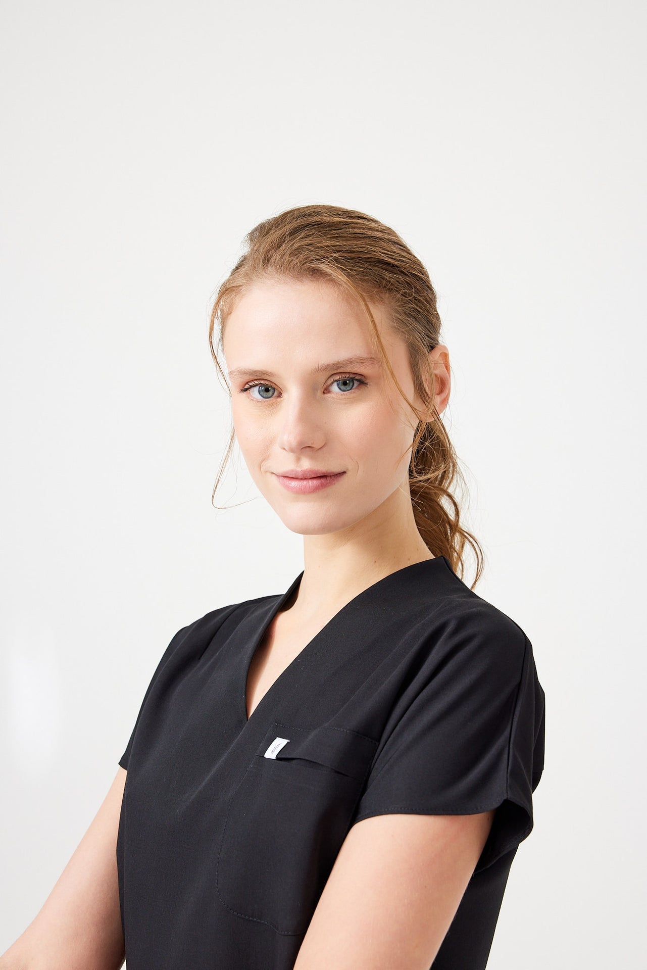 Cosa Fortius® Women’s V-Neck Scrub Top –  Black