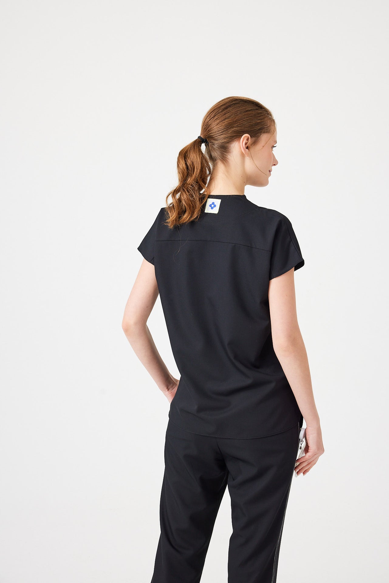 Cosa Fortius® Women’s V-Neck Scrub Top –  Black
