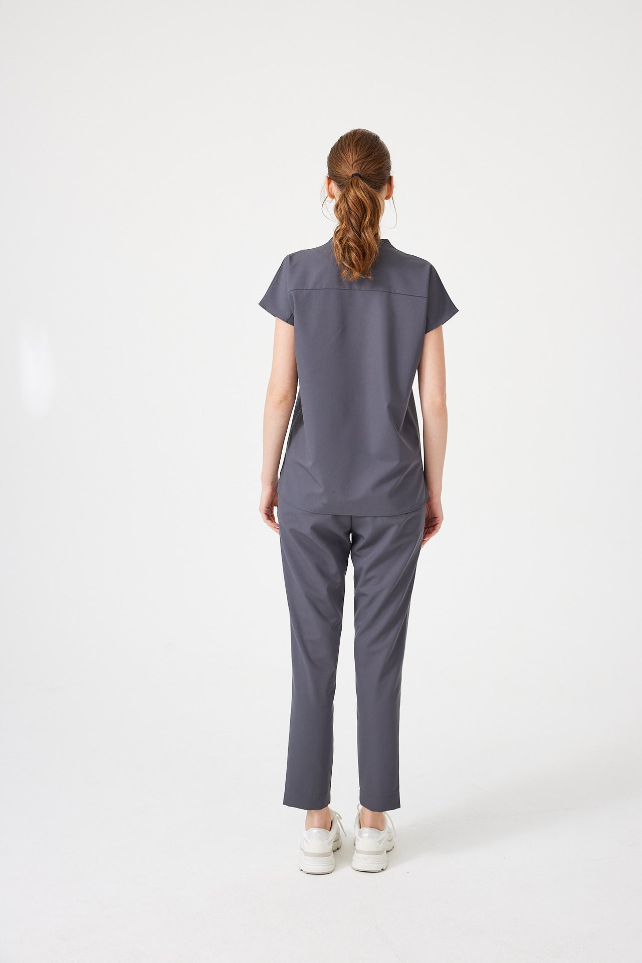 Cosa Fortius® Women’s V-Neck Scrub Top – Anthracite