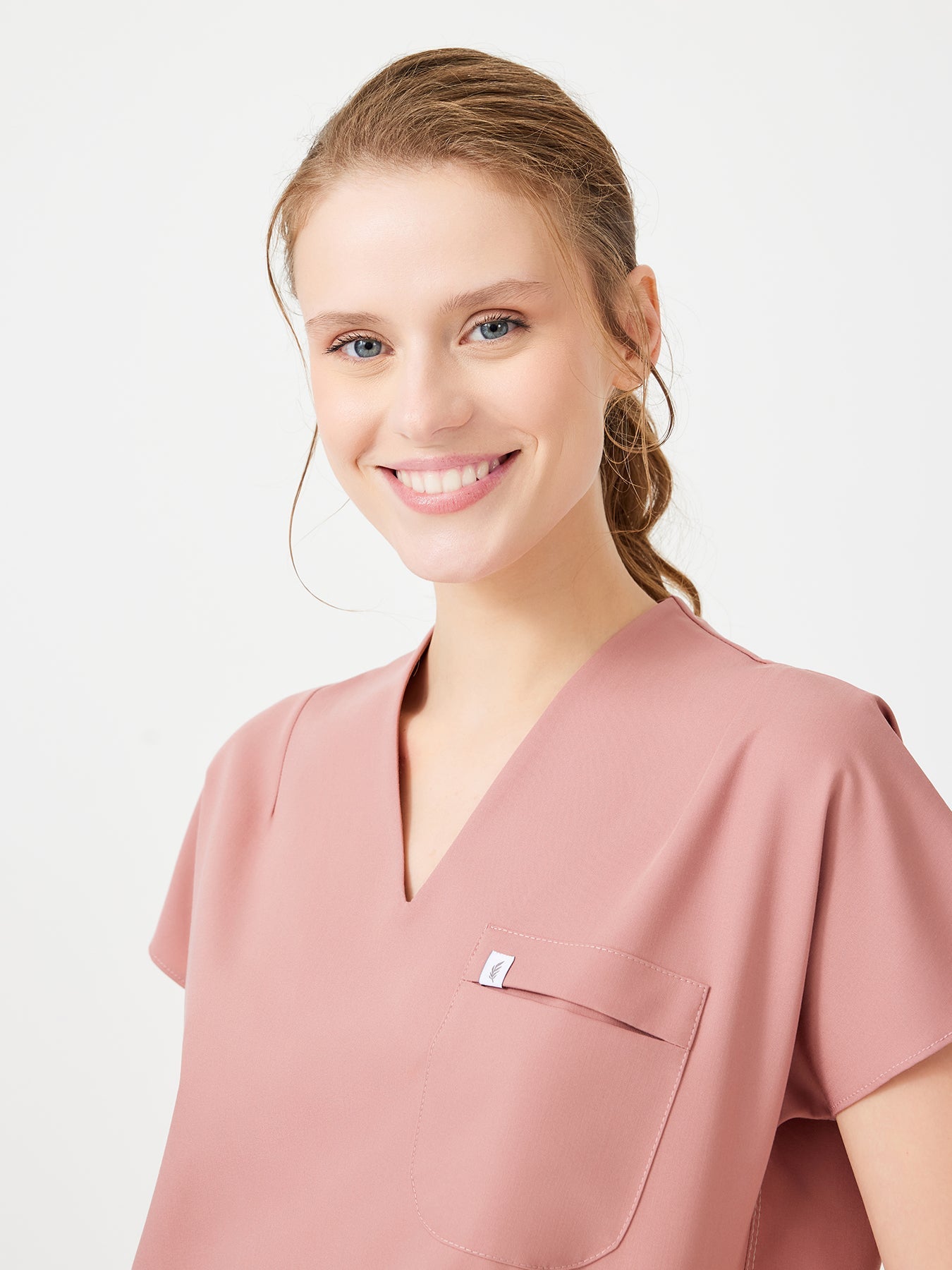 Cosa Fortius® Women’s V-Neck Scrub Top – Powder
