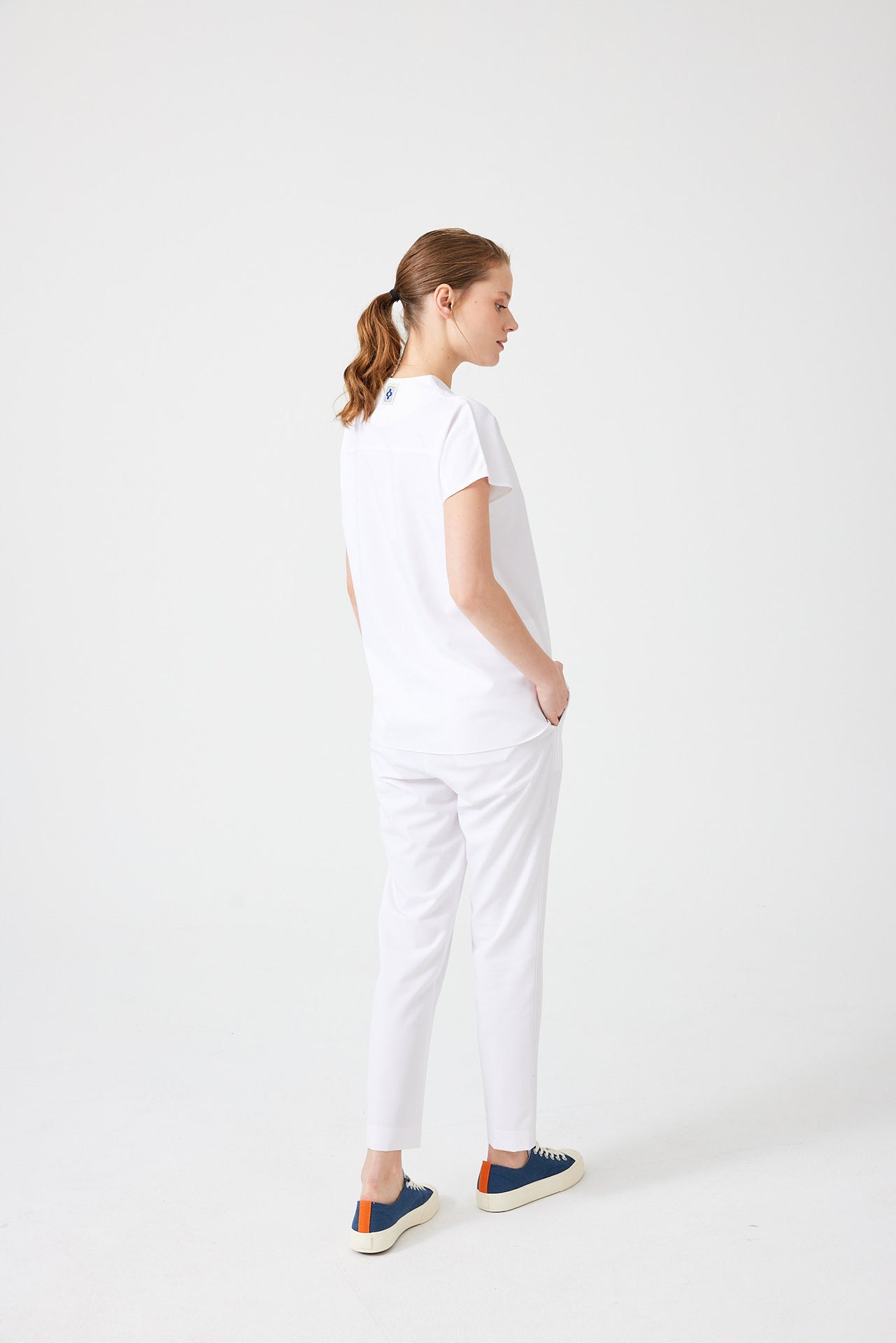 Cosa Fortius® Women’s V-Neck Scrub Top – White