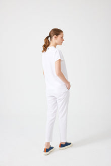 Cosa Fortius® Women’s V-Neck Scrub Top – White