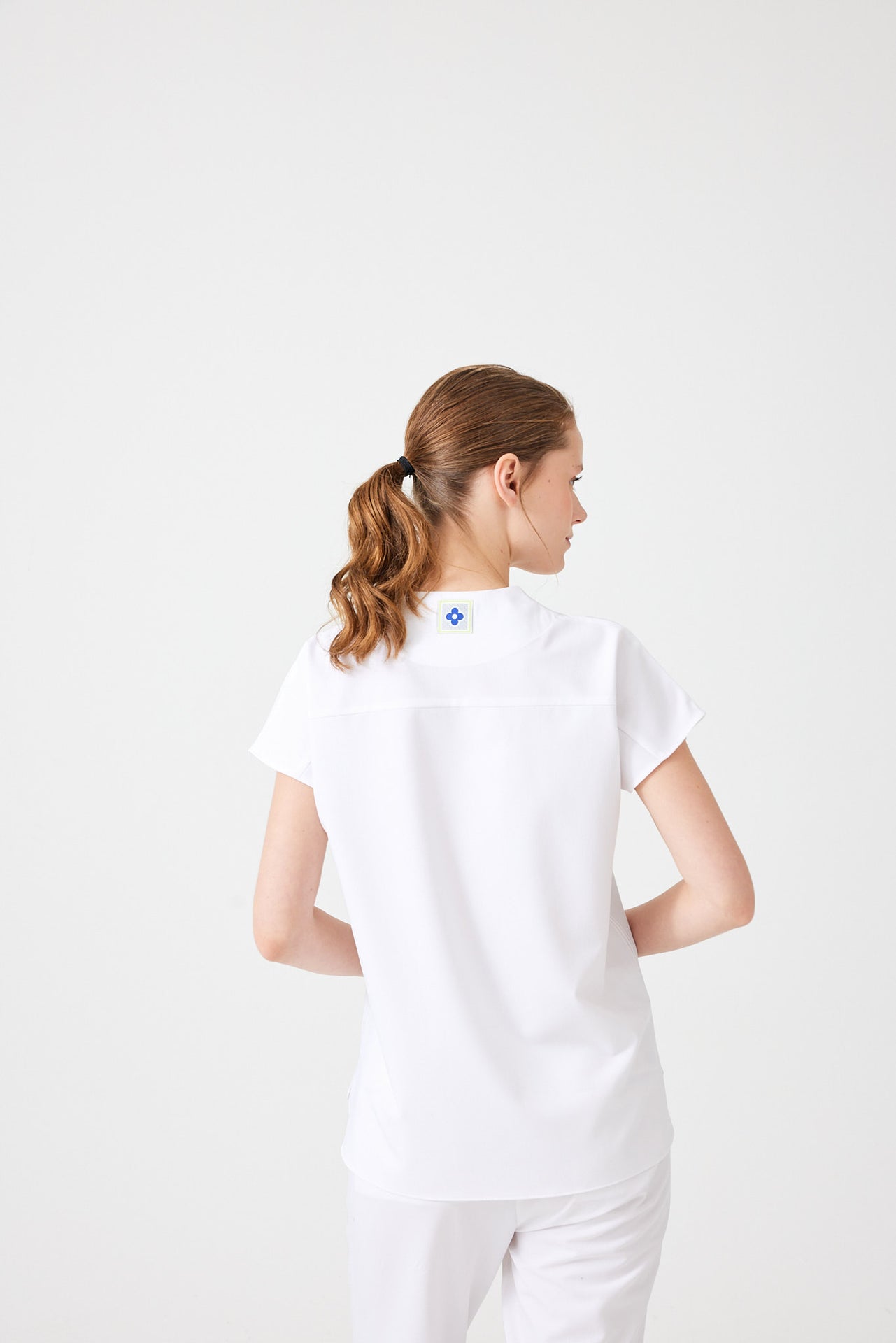 Cosa Fortius® Women’s V-Neck Scrub Top – White