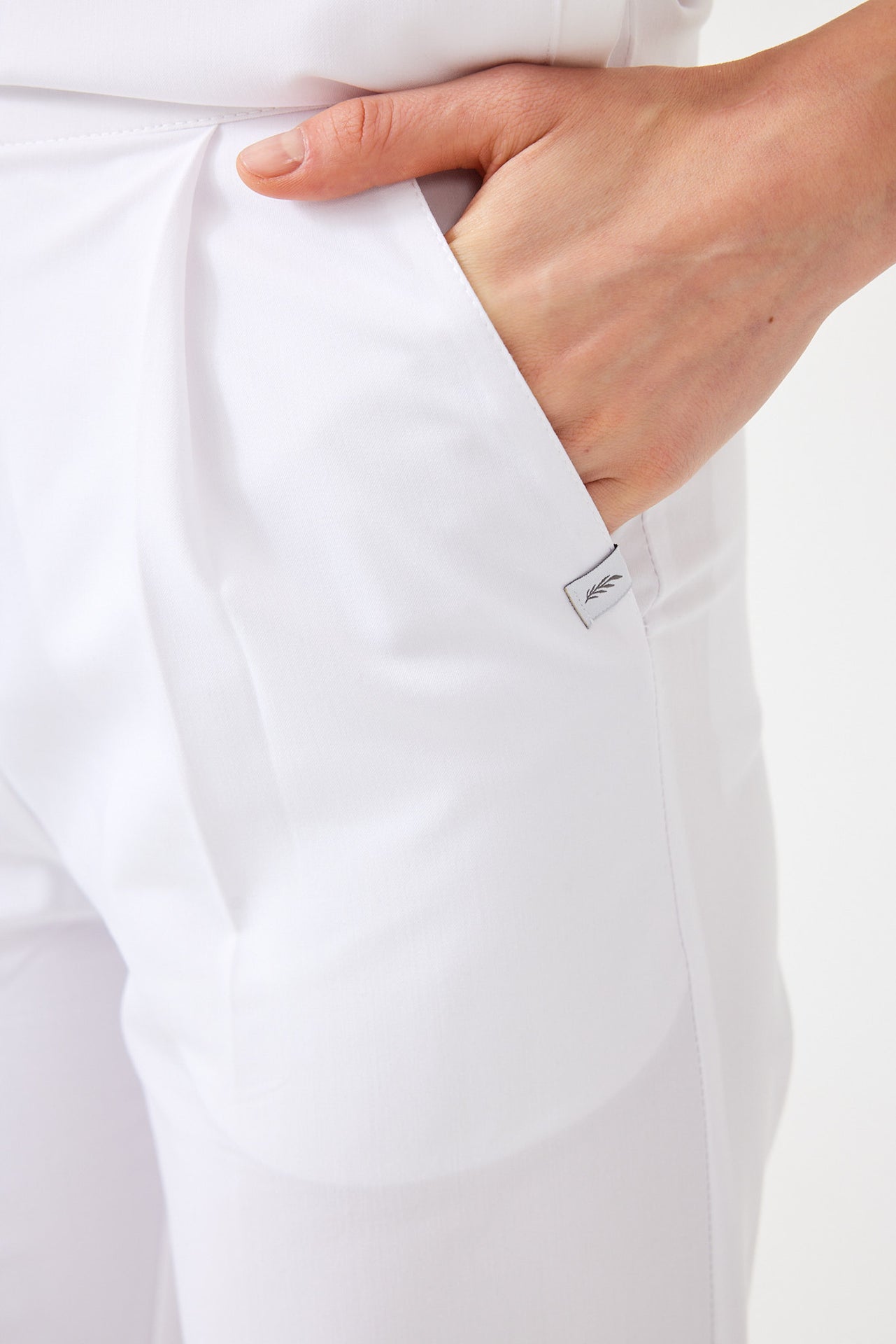 Cosa Citius® Women’s Pleated Pants – White