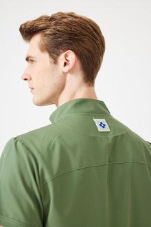 Cosa Altius® Men’s Stand Collar Top – Sage Green